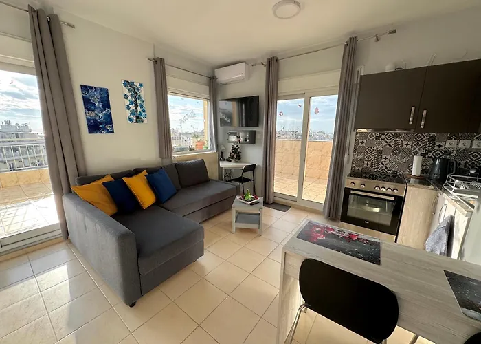 Horizon /downtown Penthouse W/ Massive Terrace شقة سالونيك